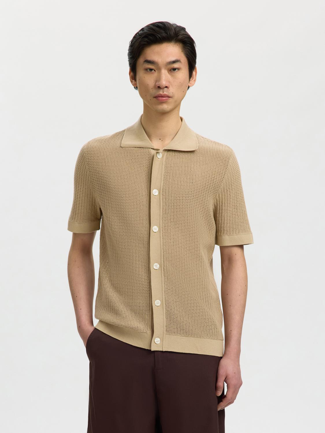 model_shot-front